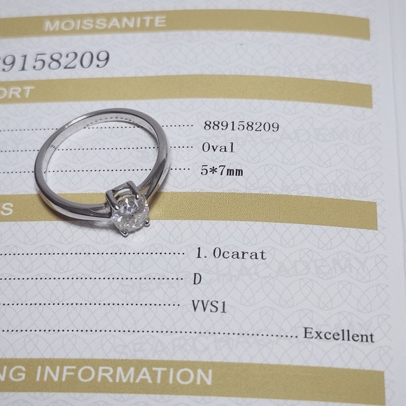 1.00 ct VVS1 - D Solitaire Oval Moissanite  Engagement Ring NEW Certificate - Picture 4 of 12